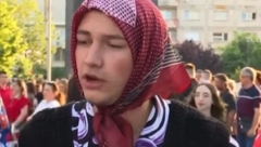 POSEBAN STAJLING ZA MATURU Dečak garderobom zasenio sva skupocena odela, postao HIT na mrežama (VIDEO)