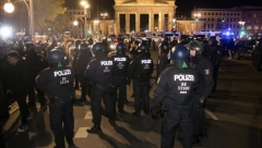 ŠOKANTNE SCENE U BERLINU Isplivale nove fotografije prebijenih navijača Panatinaikosa uoči finala Evrolige