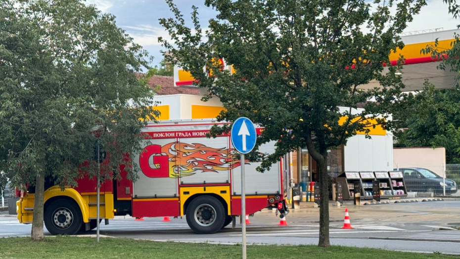 PROCUREO GAS NA PUMPI U NOVOM SADU Vatrogasci i policija na terenu  (FOTO/VIDEO)