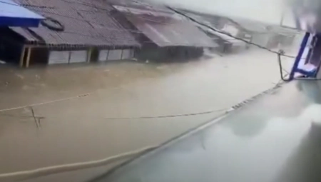 ULICE PRETVORENE U REKE, ŽRTVE SE BROJE Apokaliptične posledice oluje, vetar nosio sve pred sobom (VIDEO)