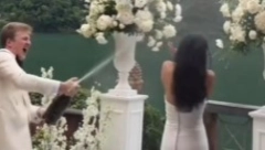 "SINE, ZA TO BI TI MLADA OVDE ODGRIZLA RUKU" Potez ovog mladoženje razbesneo Srpkinje na društvenim mrežama! (VIDEO)
