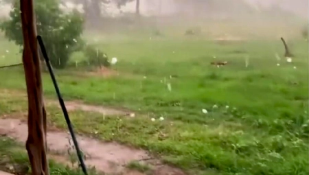 LEDENE KUGLE PADALE SA NEBA Jaka oluja i grad izazvali haos u državi, ima mrtvih (VIDEO)