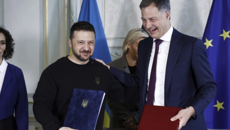 AVIONI STIŽU, UKRAJINA SE NAORUŽAVA Zelenski potpisao važan sporazum (FOTO)