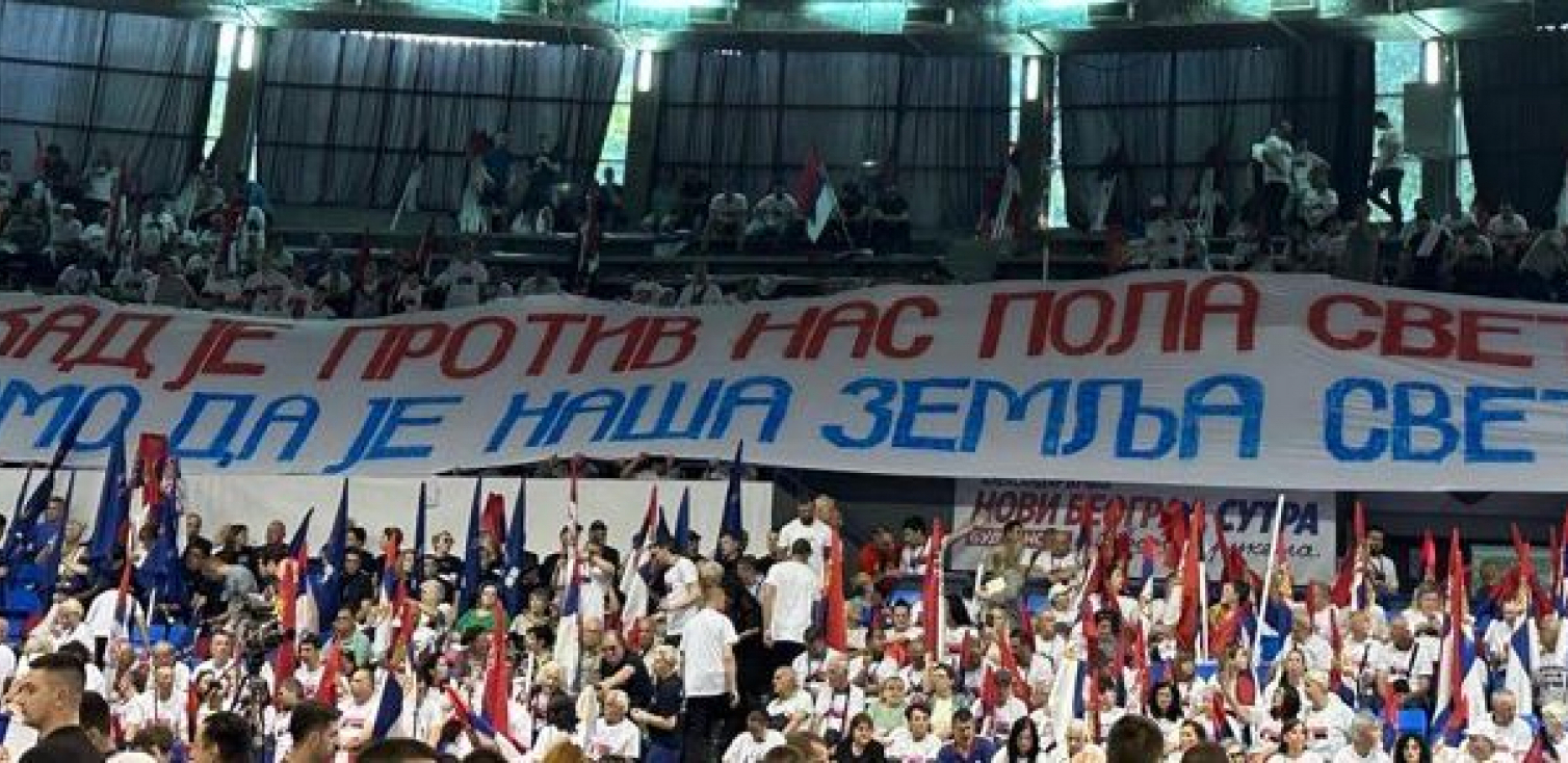 I KAD JE PROTIV NAS POLA SVETA, ZNAMO DA JE NAŠA ZEMLJA SVETA! Srbi pokazali koliko smo ujedinjeni, razvili transparent sa jakom porukom!