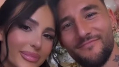 CECA U ULTRAKRATKOJ CVETNOJ HALJINI Ovako je Ražnatovićeva izgledala na venčanju Anastasije i Gudelja, duge noge u prvom planu