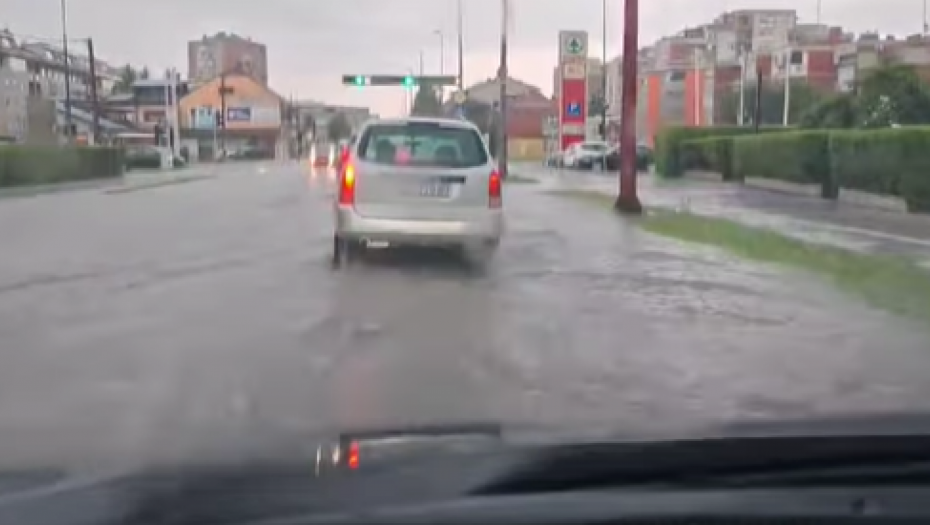 UŽASNO NEVREME POKOSILO HRVATSKU! Vetar odneo krov zgrade, grom izazvao požar! (VIDEO)
