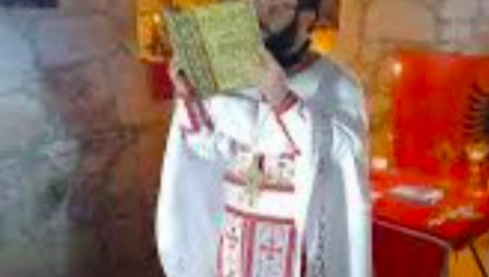 LAŽNI SVEŠTENICI OSKRNAVILI SRPSKU SVETINJU Albanci služili "liturgiju" na ruševinama (FOTO)