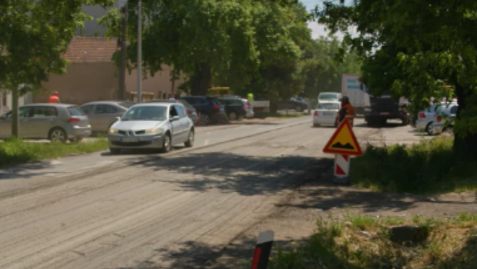 NASILJEM PROTIV SRBIJE Opozicioni mediji lažu da nema radnika na rekonstrukciji puta u Batajnici!