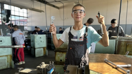 KO KAŽE DA SRBIJA NEMA MAJSTORA? Ova škola pokazuje da mladi ipak žele da budu i bravari i zavarivači