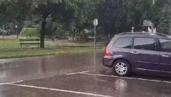 NEBO SE OTVORILO, POČELA KIŠA U OVOM DELU SRBIJE! Jako nevreme se spustilo na ovaj grad (VIDEO)