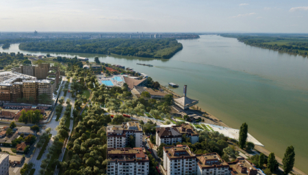 BEOGRAĐANKA ZAVRŠILA U LUDNICI Drugarici iz škole nedeljama slala poruke, veštak tvrdi da boluje od užasne bolesti