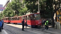 JEZIVE SCENE U BEOGRADU Prvi snimci sa mesta nesreće, tramvaj izleteo iz šina u Resavskoj (FOTO/VIDEO)