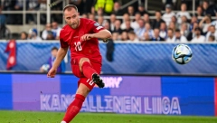 DANSKA OPOMENA "ORLOVIMA" Eriksen u finišu srušio narednog rivala Srbije