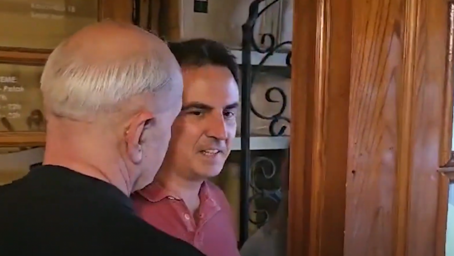 ISPLIVAO SKLANDALOZNI SNIMAK: Pogledajte kako Zoran Kesić pokušava da izazove incident! (VIDEO)