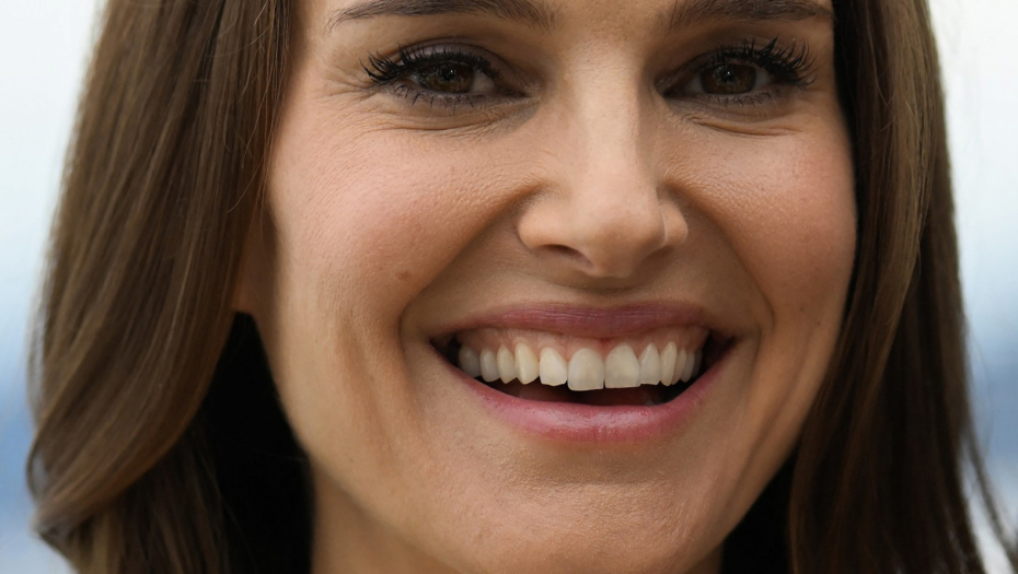 BLAGO VAMA AKO IMATE MLADEŽ NA OVOM MESTU Verovanje kaže da donosi sreću i uspeh