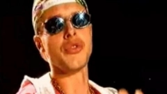 ZARAĐIVAO MILIONE, A DANAS JE NEZAPOSLEN Pevačev život su obeležile tragedije, brat mu je umro od raka, a zatim i majka