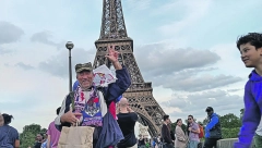 PODVIG VREDAN DIVLJENJA! Užički Supermen posle 85 dana hoda stigao u Pariz: "Spreman sam da idem na Olimpijadu!" (FOTO)