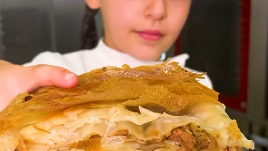 OD PETE GODINE PRAVI PECIVA Ona je najmlađi BUREK MAJSTOR u Srbiji, testo razvlači kao PROFESIONALAC (VIDEO)