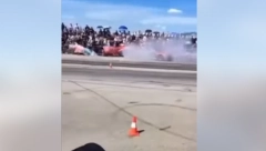 UŽASAN PRIZOR U OSIJEKU! Snimljen trenutak zabijanja automobila, publiku od njega delila samo metalna ograda! (VIDEO)