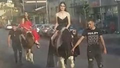 VIDI SE DA IMAJU STILA Maturankinje iz Kuršumlije dojahale na konjima