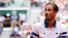 ŠTA SE DEŠAVA SA OVIM ČOVEKOM? Šokantan poraz Danila Medvedeva