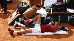 OTKRIVENO ZBOG ČEGA SE NOVAK POVREDIO Navijači Đokovića strepe, evo zašto je Srbin u bolovima
