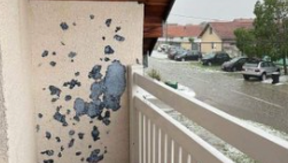 U BAČKOJ PALANCI KAO DA SU BOMBE PADALE! Nevreme je tamo napravilo OZBILJAN HAOS (FOTO)