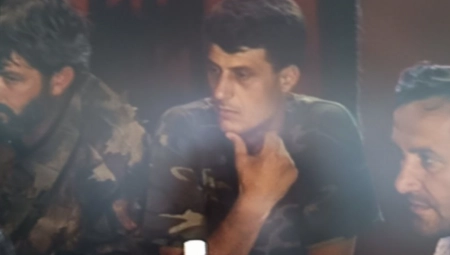 NIKAD VIĐENI SNIMCI TAČIJEVE RAZULARENE BANDE Vojnici tzv. OVK se zaklinju velikoj Albaniji, naoružani do zuba svi, a Tači...