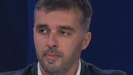 SAVINI SPONZORI NA VIDOVDAN U BEOGRADU PROMOVIŠU LAŽNU DRŽAVU Sve je više činjenica koje Manojlovića na ovaj ili onaj način povezuju sa Kurtijem