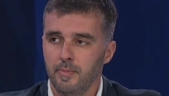 SAVINI SPONZORI NA VIDOVDAN U BEOGRADU PROMOVIŠU LAŽNU DRŽAVU Sve je više činjenica koje Manojlovića na ovaj ili onaj način povezuju sa Kurtijem