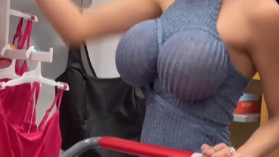 OVAKO VELIKE SILIKONE NIKAD NISTE VIDELI Zbog njenih grudi će vam SKOČITI PRITISAK (VIDEO)