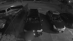 KAMERE SNIMILE POKUŠAJ OTMICE!  Žena iskočila iz auta u pokretu i pobegla otmičaru, prošla je kroz pakao (VIDEO)