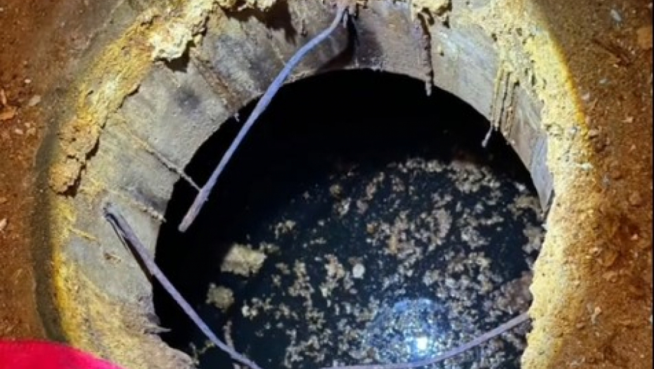 VLASNICI RENOVIRALI KUĆU Pronašli sablasnu rupu ispod đakuzija, prestravili se kada su videli gde vodi! (VIDEO)
