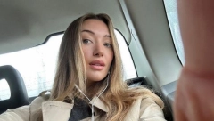 MANEKENKA SRUŠILA INTERNET Pojavila se u mikro haljini koja jedva prekriva obline, grudi drži tanki kanapčić