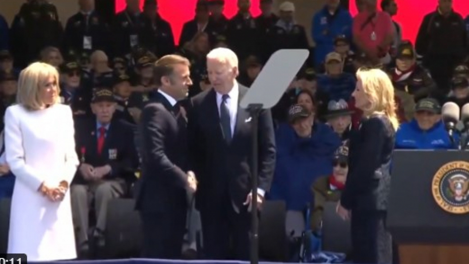 JOŠ JEDAN SKANDAL BAJDENA NA CEREMONIJI:  Džil Bajden dala tajni znak? Naredila Džou da stoji, ali on nije znao gde je "pošao ni došao" (VIDEO)