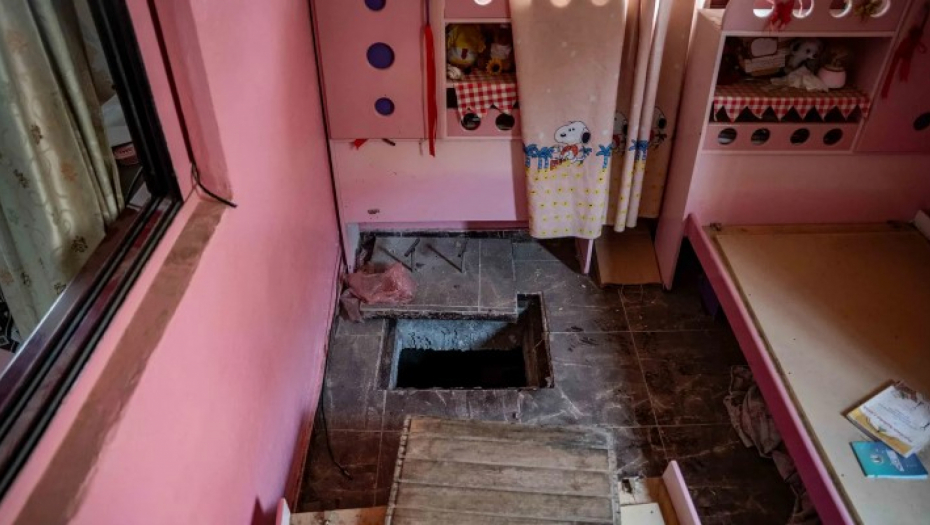 ŠTA TO KRIJE NAIZGLED OBIČNA DEČIJA SOBA?  Izraelski vojnici otkrili ulaz u Hamasov tunel u Rafahu (FOTO)