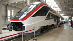 POSEDUJE INTELIGENTNI SISTEM ZA PRODAJU KARATA: Ide do 200 na sat, ima aparat za kafu... Sve o novom kineskom brzom vozu "Soko"