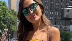 OVA DEVOJKA NA SEBI IMA 300.000 EVRA Prošetala gradom u kombinaciji koja košta kao luksuzni stan u Beogradu