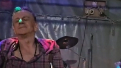 PEVAČ NA ŠTAKAMA PEVA ISPOD ŠATORA Nestao zbog teške bolesti, sada se pojavio posle 20 godina