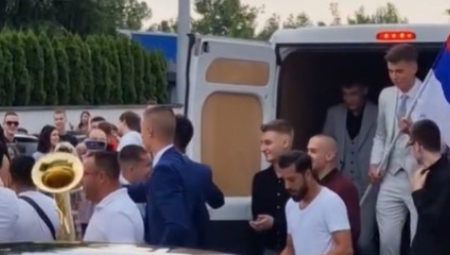 SRBI OVE GODINE OD MATURE NAPRAVILI CIRKUS Kamioni, trubači, šleperi, jedan grad se posebno izdvojio kostimima!