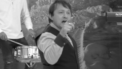 POZNATI PEVAČ SLOMLJEN ZBOG SMRTI ZOKIJA ŠUMADINCA Momentalno se oglasio, ne može da sakrije tugu