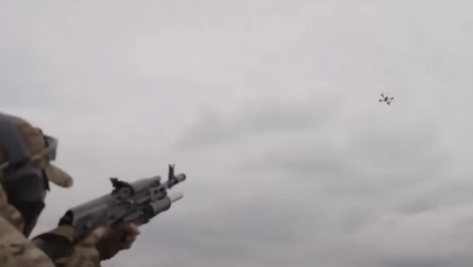 RUSI OTKRILI JEZIVO ORUŽJE PROTIV DRONOVA! Kako obična sačmarica postaje najmoćnije oružje!