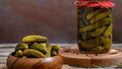 ČESTO VAM SE JEDU KISELI KRASTAVCI? Evo zašto se javlja ta želja, a nema veze sa trudnoćom