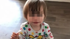 DEČAKA (2) SU NAŠLI PORED MRTVOG OCA Sklupčao mu se uz noge i tako umro u mukama, policajci plakali kad su videli prizor