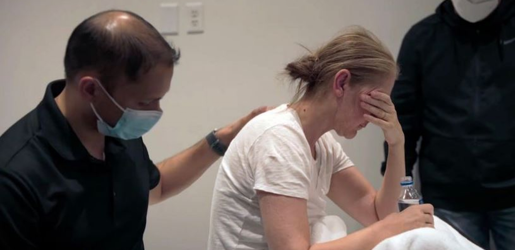 PEVAČICI ZBOG BOLESTI PUKLA REBRA Otkrila jezive detalje pakla kroz koji prolazi: Osećam kao da me neko davi