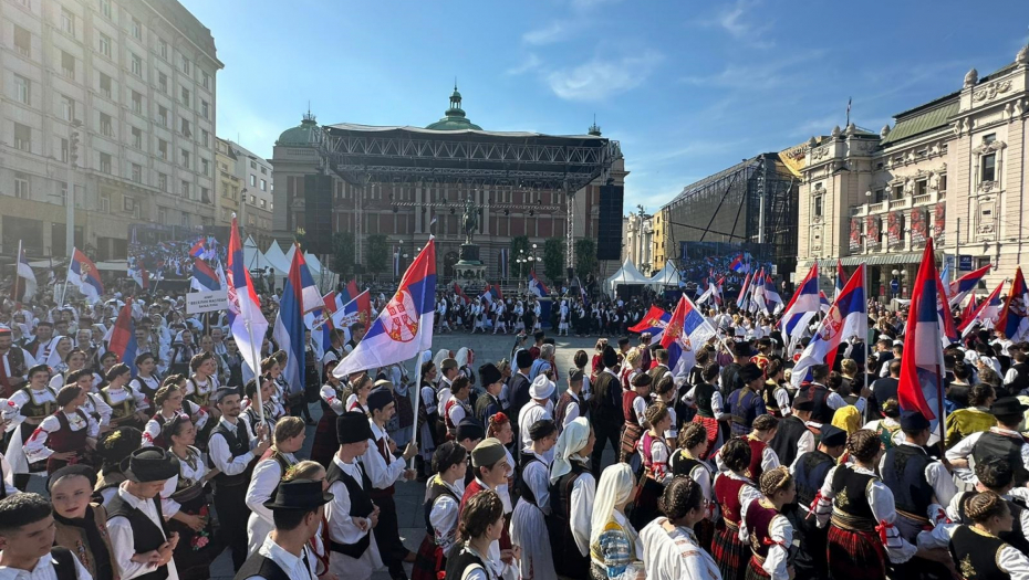 SRBIJA I SRPSKA JEDAN NAROD, JEDAN SABOR: Pogledajte najlepše sliku okupljenih Srba na Trgu Republike! (FOTO/VIDEO)