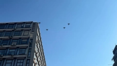 PILOT UŽIVO POZDRAVIO SVE: Migovi nadleću centralnu manifestaciju Svesrpskog sabora na Trgu republike