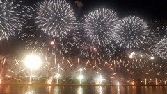 SPEKTAKULARNO Ovako je izgledala veličanstvena bakljada i vatromet na Svesrpskom saboru u Beogradu! (VIDEO)