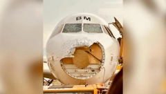 AVION ULETEO U SUPERĆELIJSKU OLUJU Putnici preživeli pakao, objavljene i slike, ledene loptice smrvile staklo (FOTO)