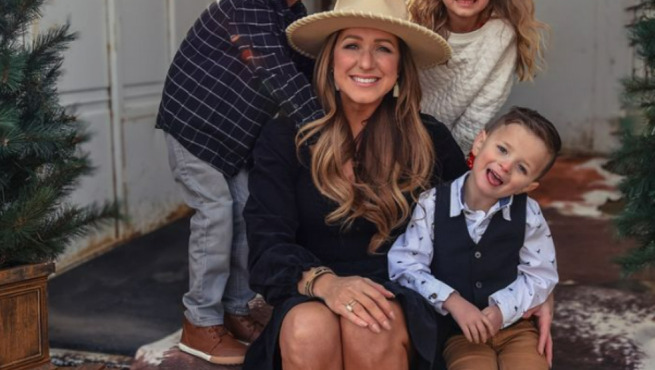 ZANEMELA OD ŠOKA NAKON REZULTATA DNK TESTA Žena usvojila troje dece, pa primetila nešto JAKO ČUDNO (FOTO)